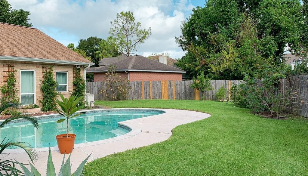 Houston lawn care backyard